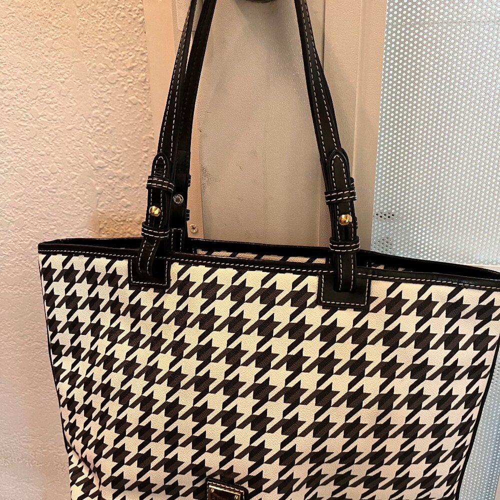 Dooney Bourke women's black and white houndstooth leather handbag